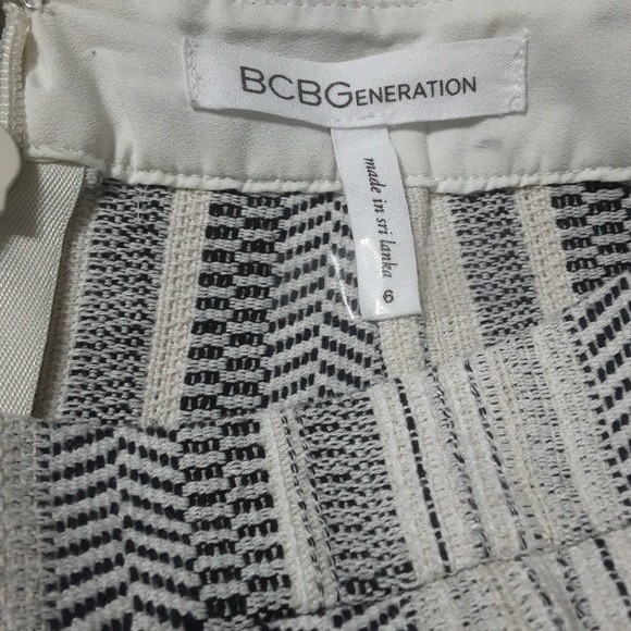 BCBGeneration Striped High Waist Shorts Size 6 Women’s Dressy Trouser Style - Picture 3 of 4